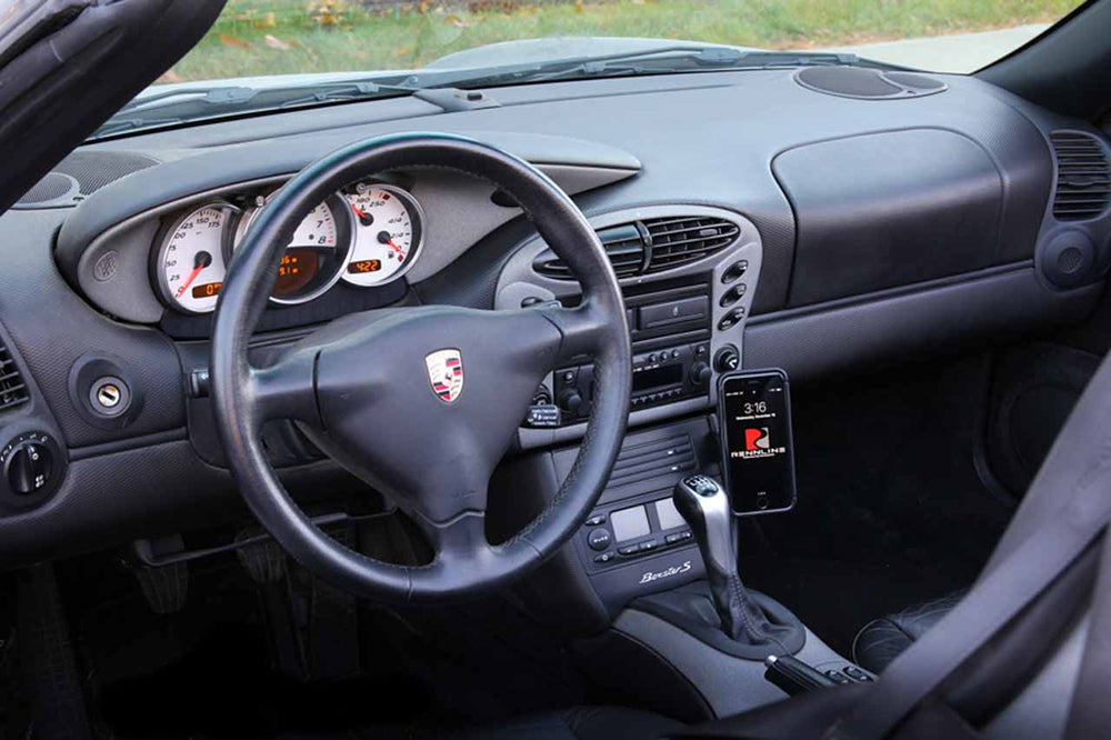 Porsche 996 interior with Rennline magnetic phone mount installed.