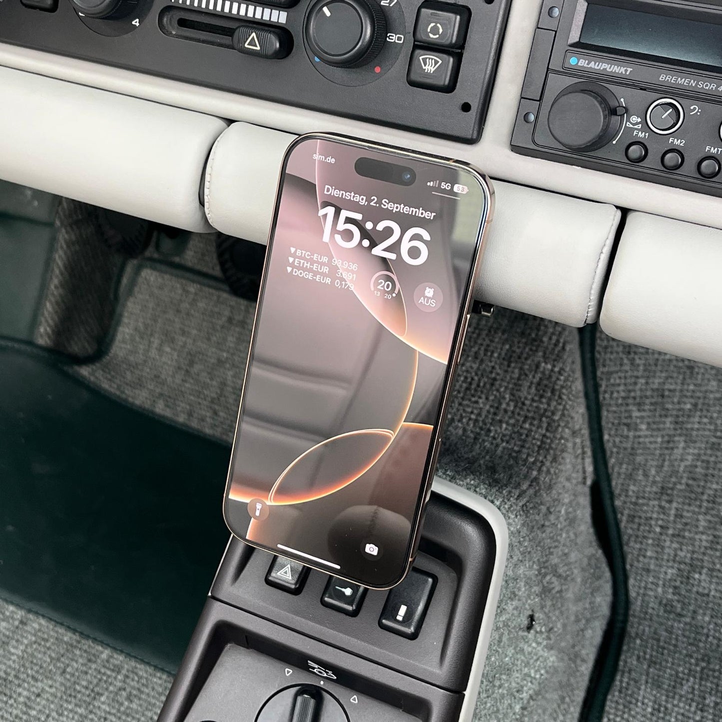 Phone mounted in Triebwerk wireless charging holder in Porsche 964 interior