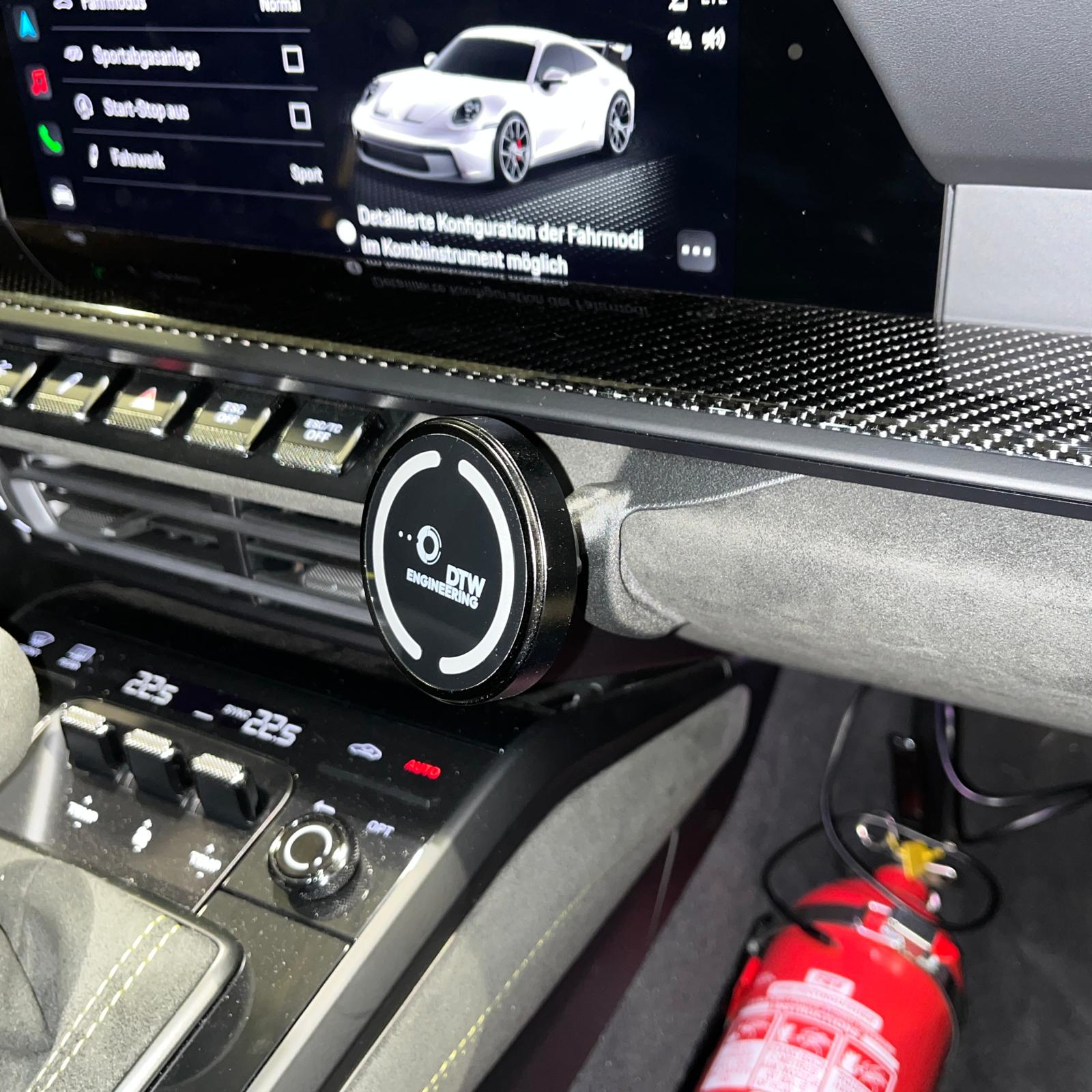 Triebwerk magnetic phone mount on dashboard and glove box of 911 992