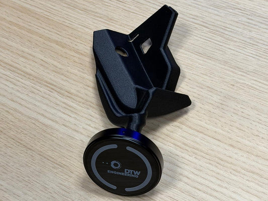 Triebwerk magnetic phone mount for Porsche 992 on wooden table
