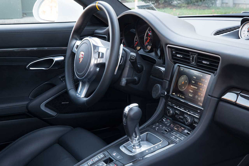 Porsche interior with Rennline magnetic phone mount installed.